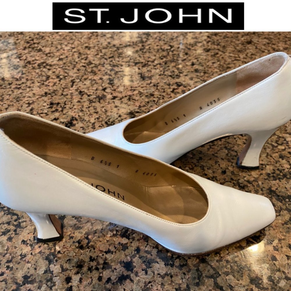 St. John White Dressy Gold Accent Heels, Sze 6.5